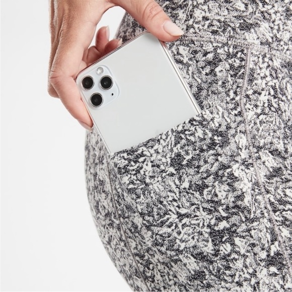 Athleta Salutation Stash Pocket II 7/8 Tight Size Small - Picture 2 of 11